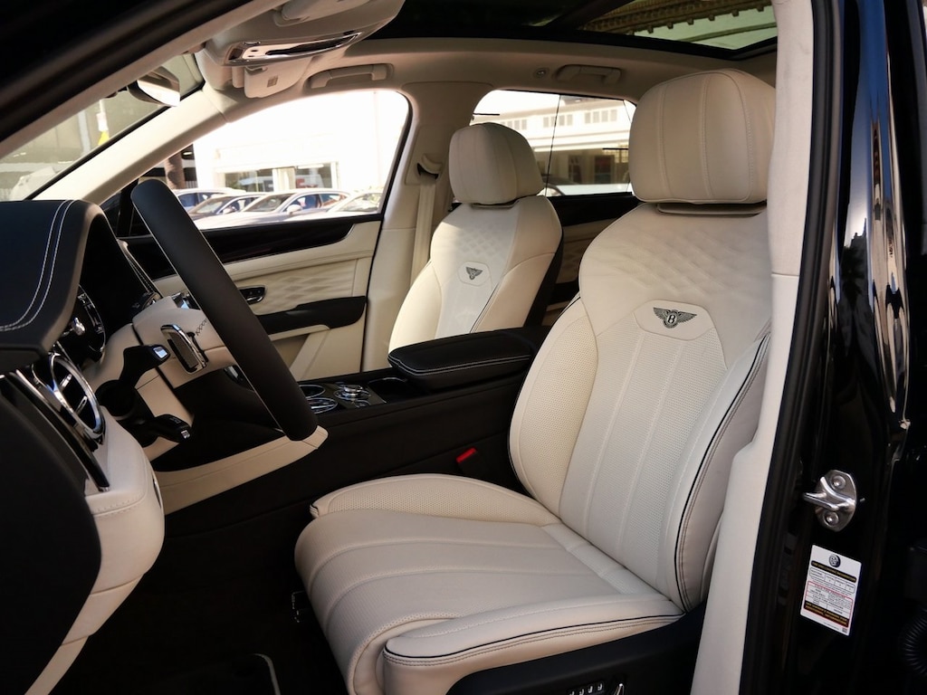 New 2024 Bentley Bentayga Azure SUV