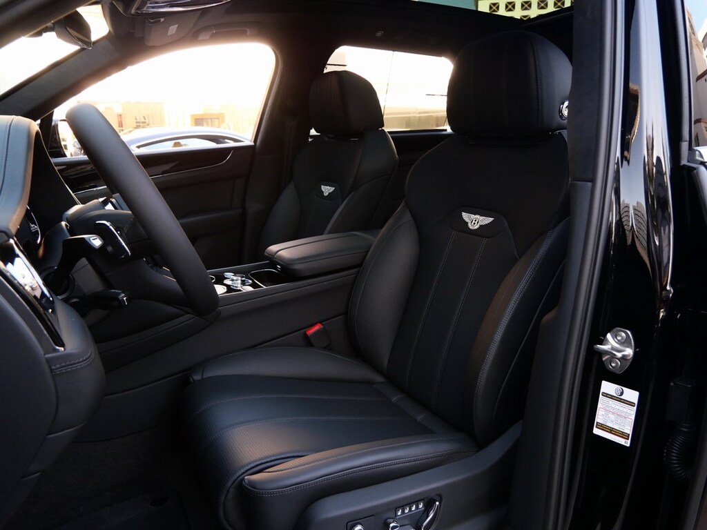 New 2024 Bentley Bentayga V8 SUV