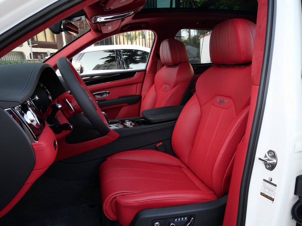 New 2024 Bentley Bentayga V8 SUV